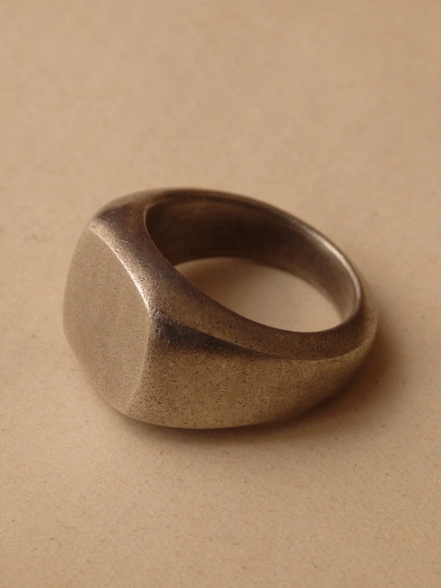 QFO064 Simple Signet Ring