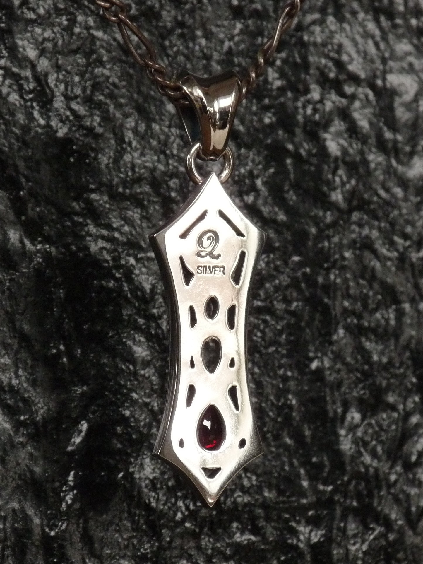 QFO057 Rose Pendant