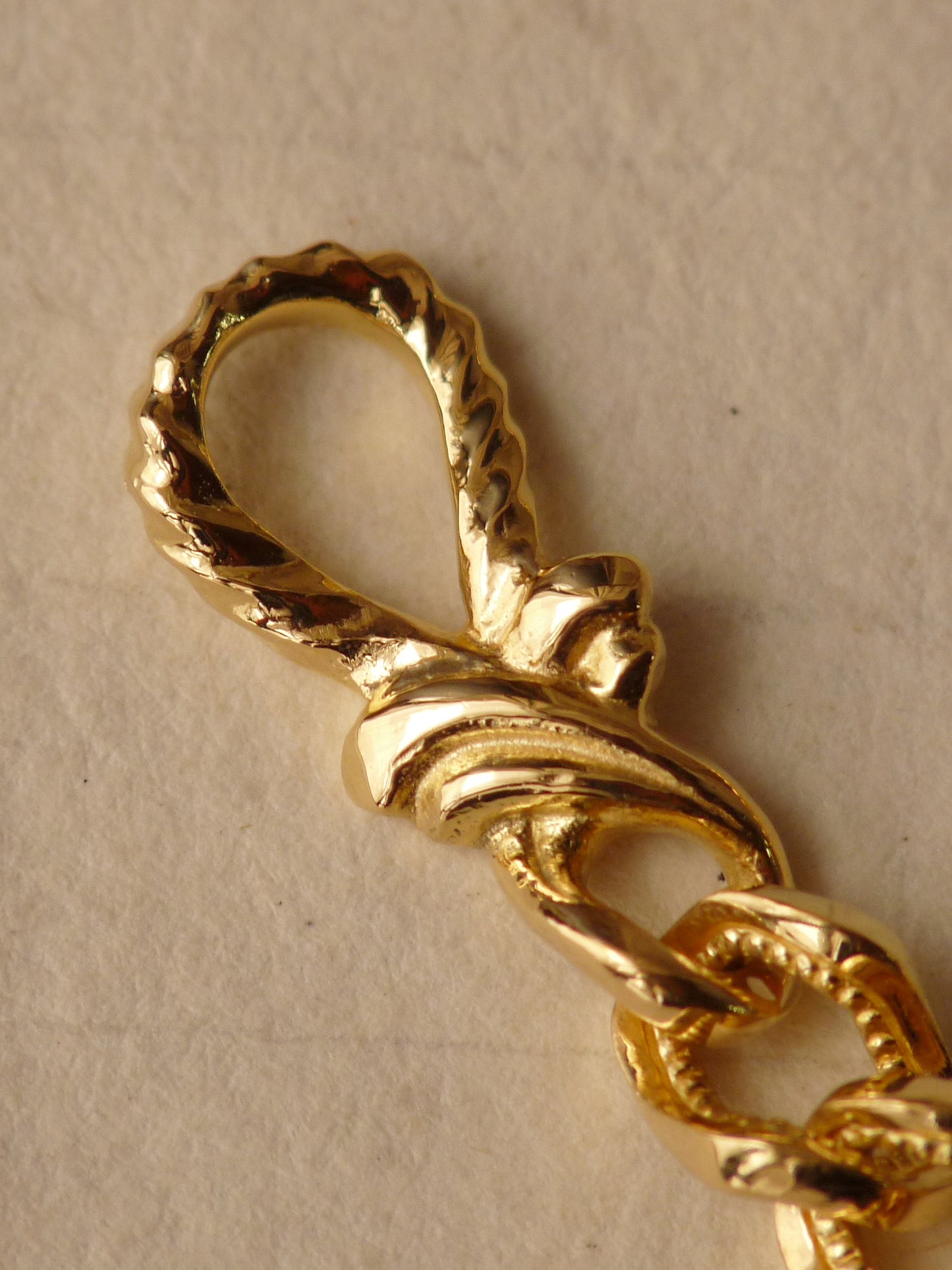 QFO030 Gold Bracelet