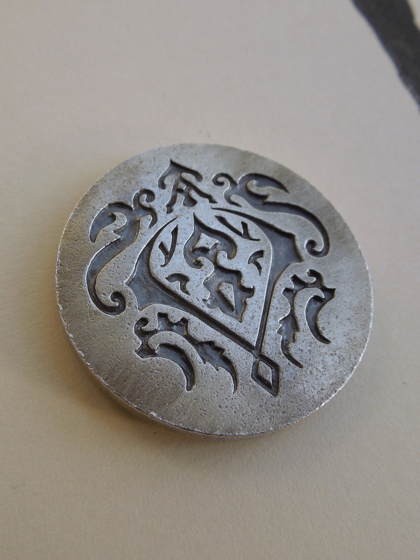 QFO055 Praying Hands Coin