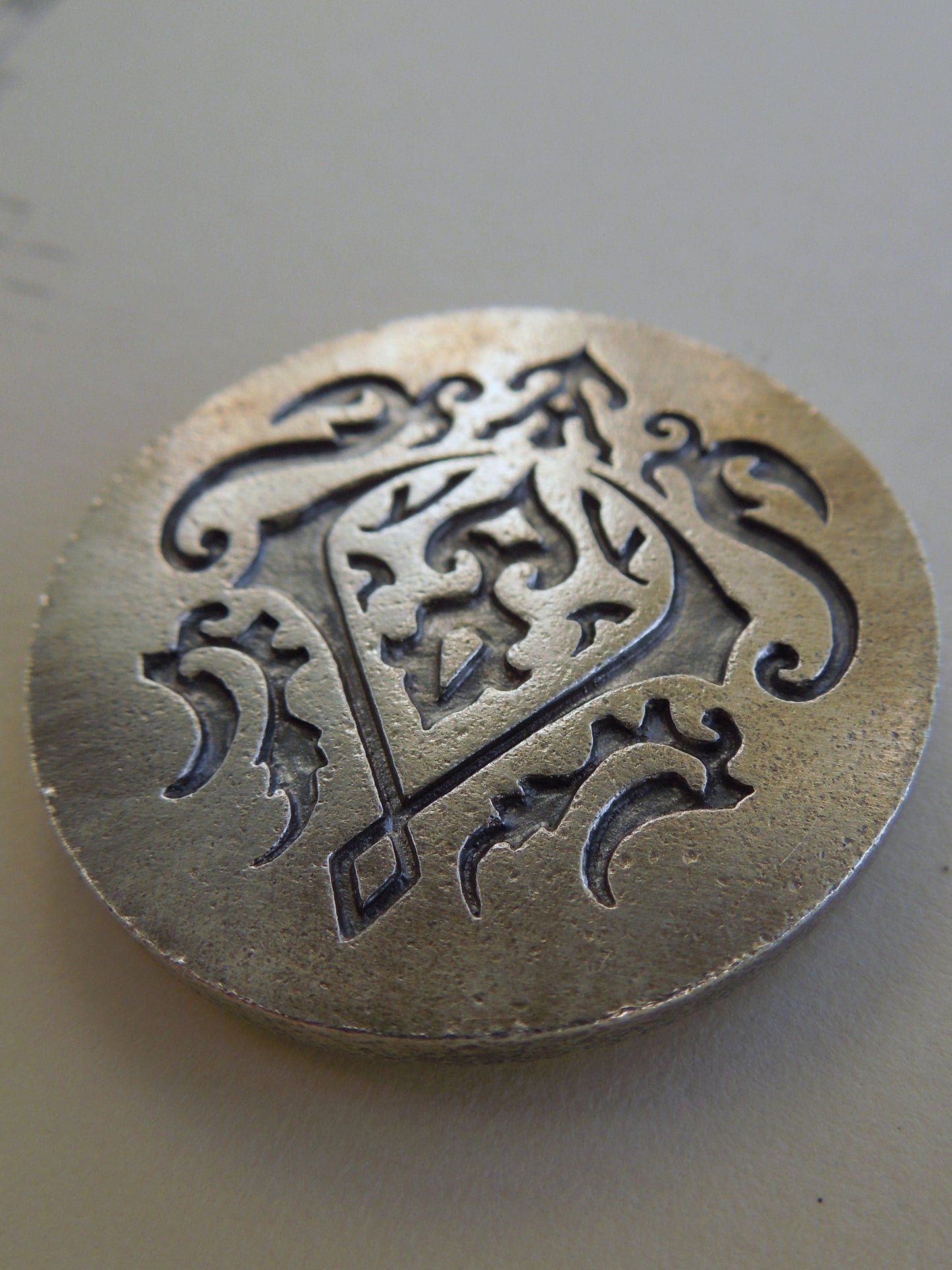 QFO055 Praying Hands Coin