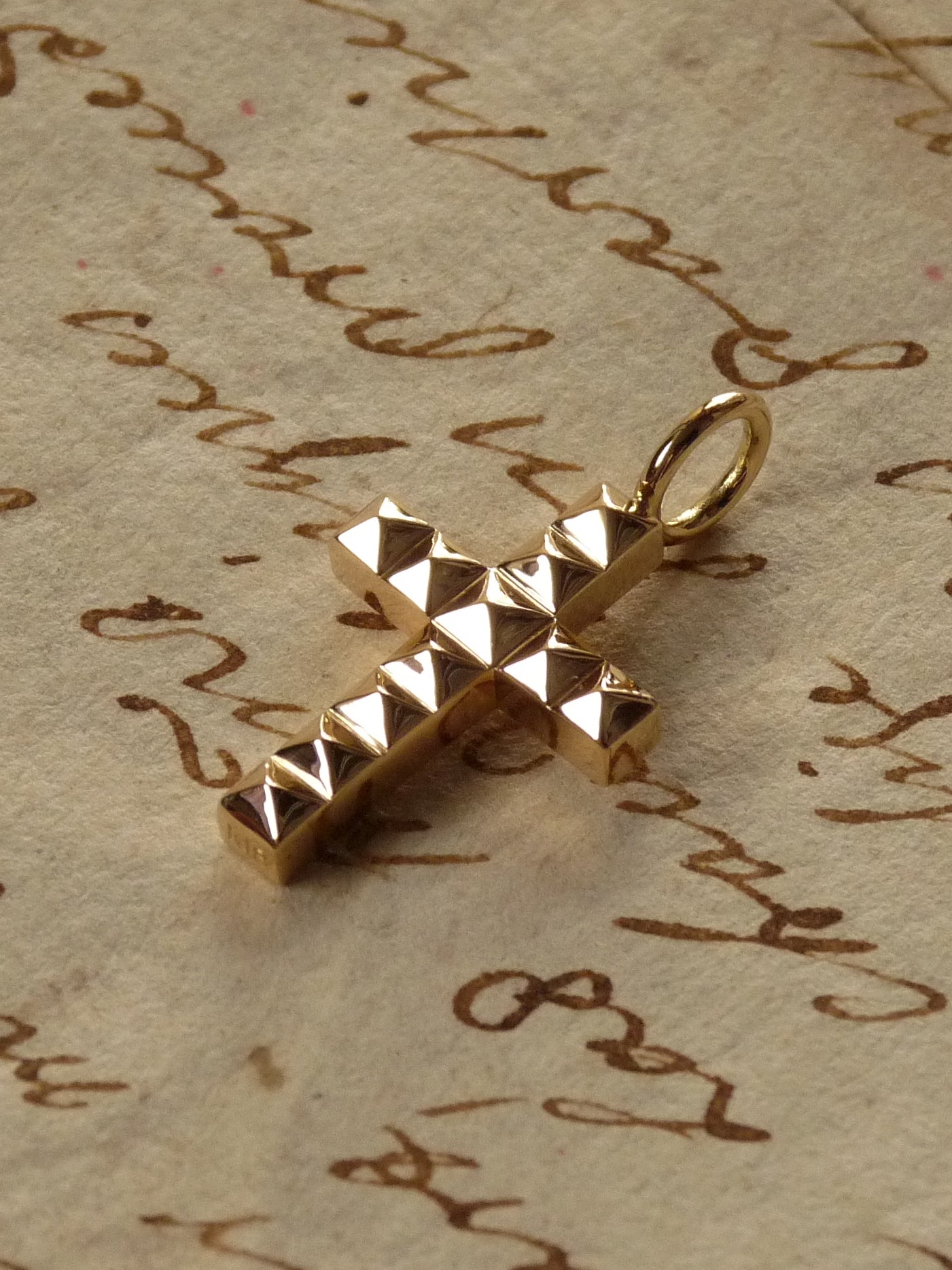 QFO074 Studs Pendant