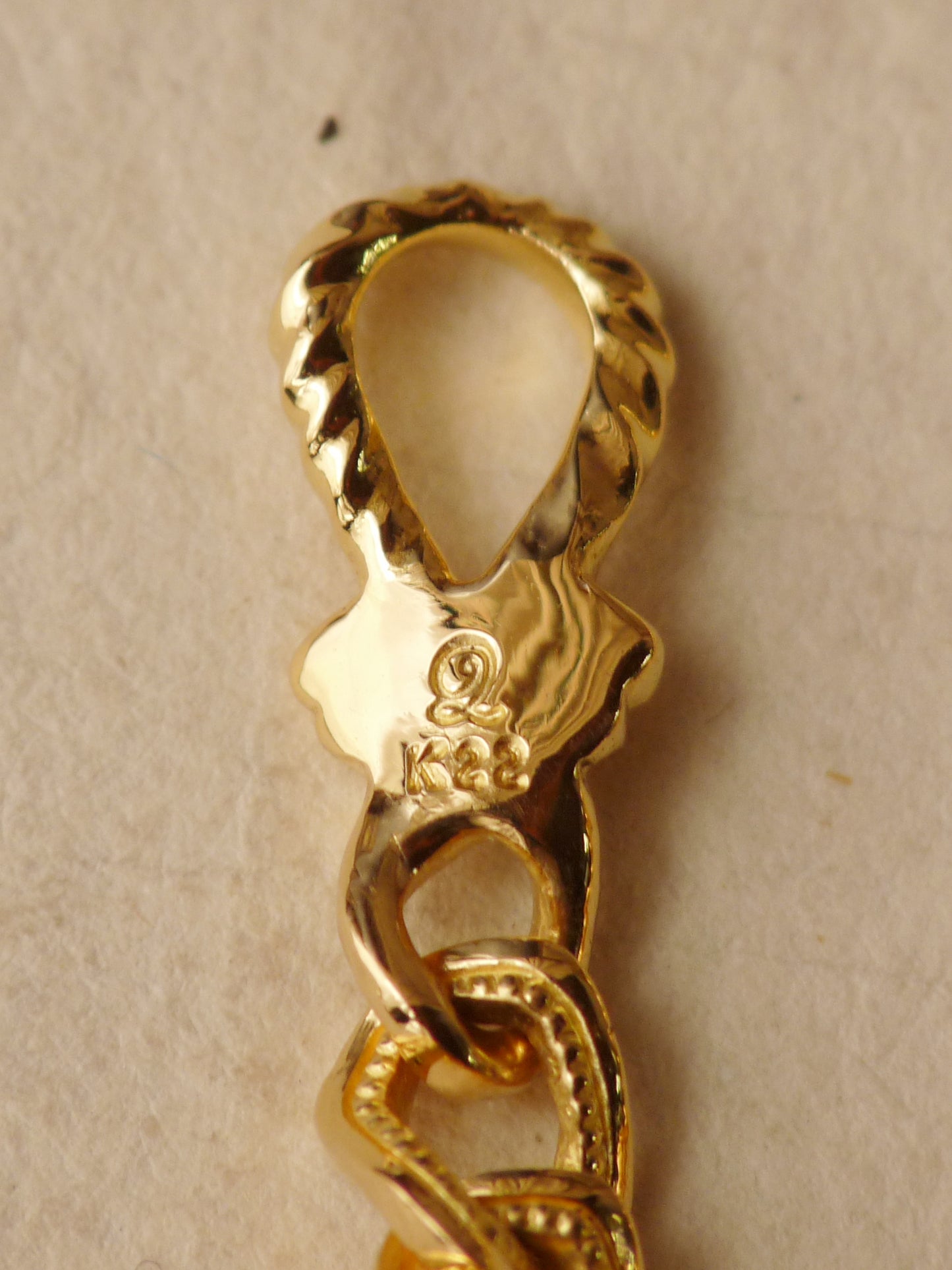 QFO030 Gold Bracelet
