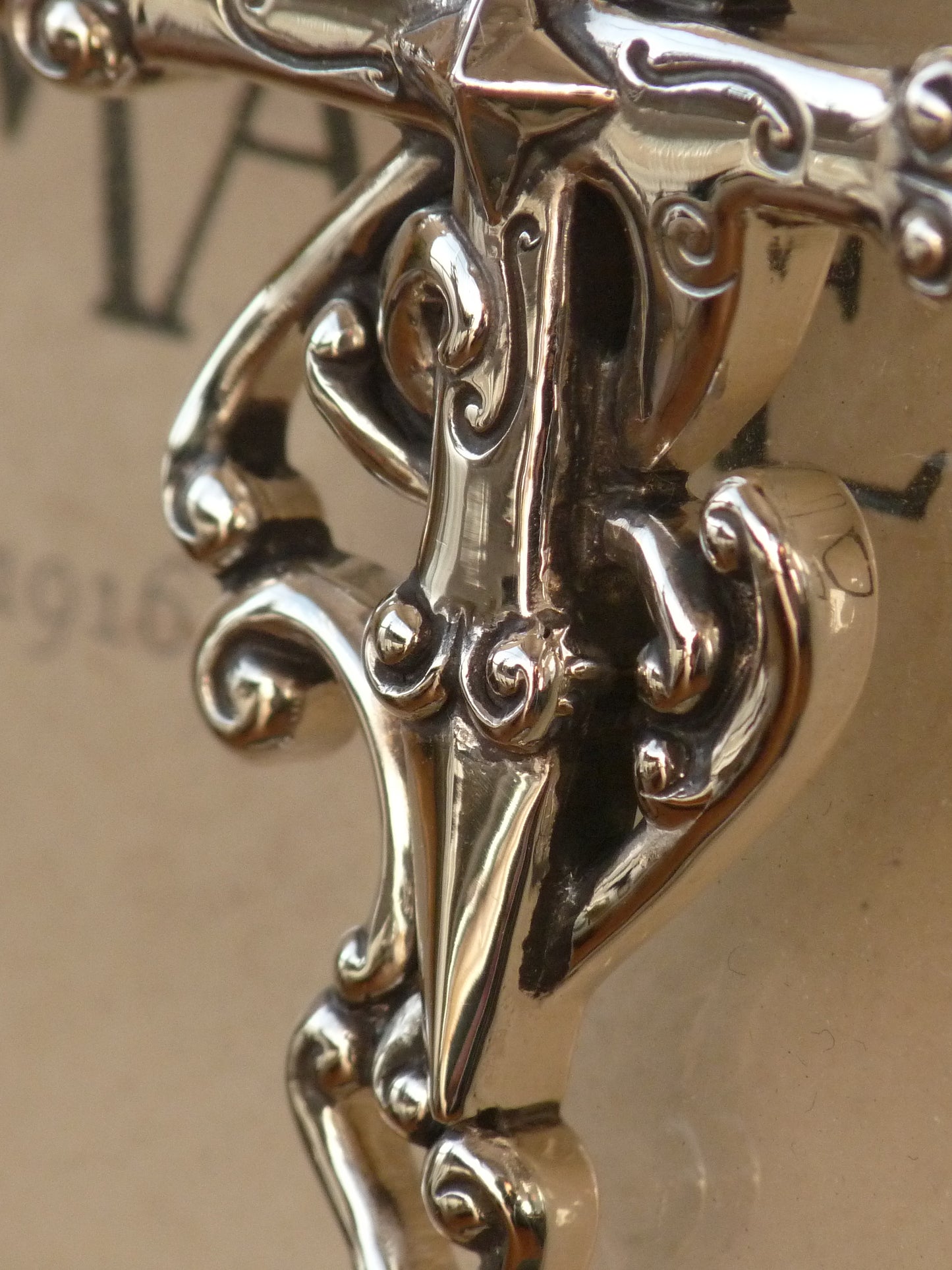 QFO059 Scroll Cross Pendant