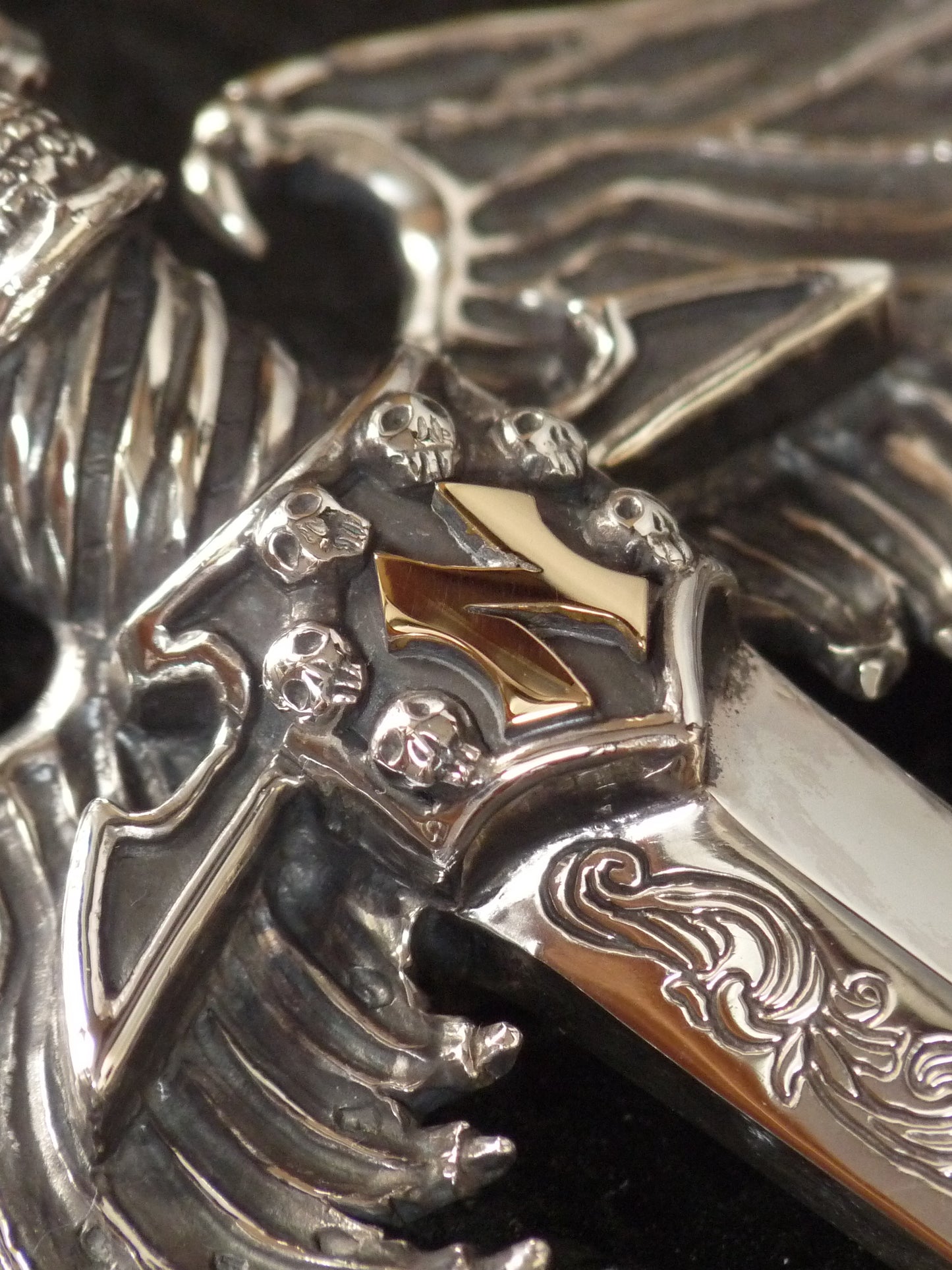 QFO067 Skull Sword Pendant