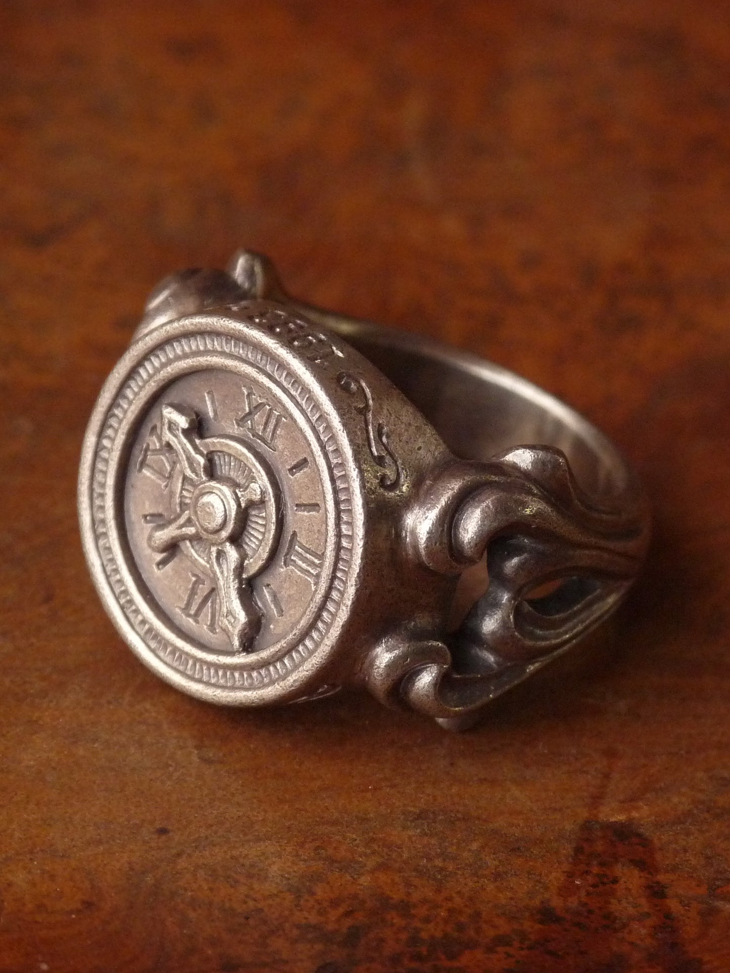 QFO003 Antique Watch Ring