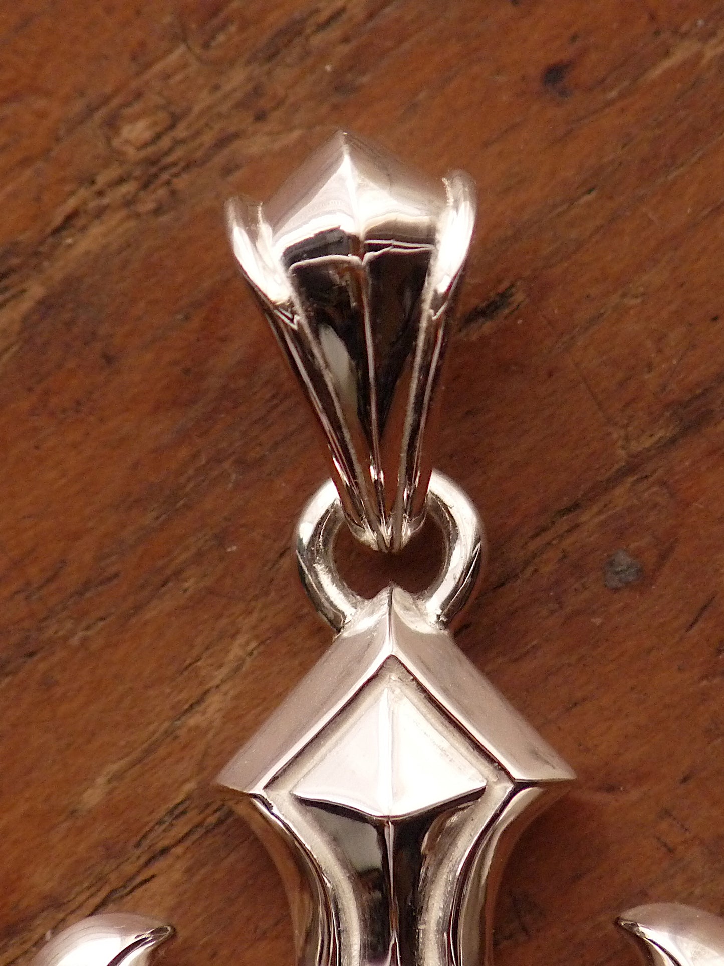 QFO023 Edgy Cross Pendant