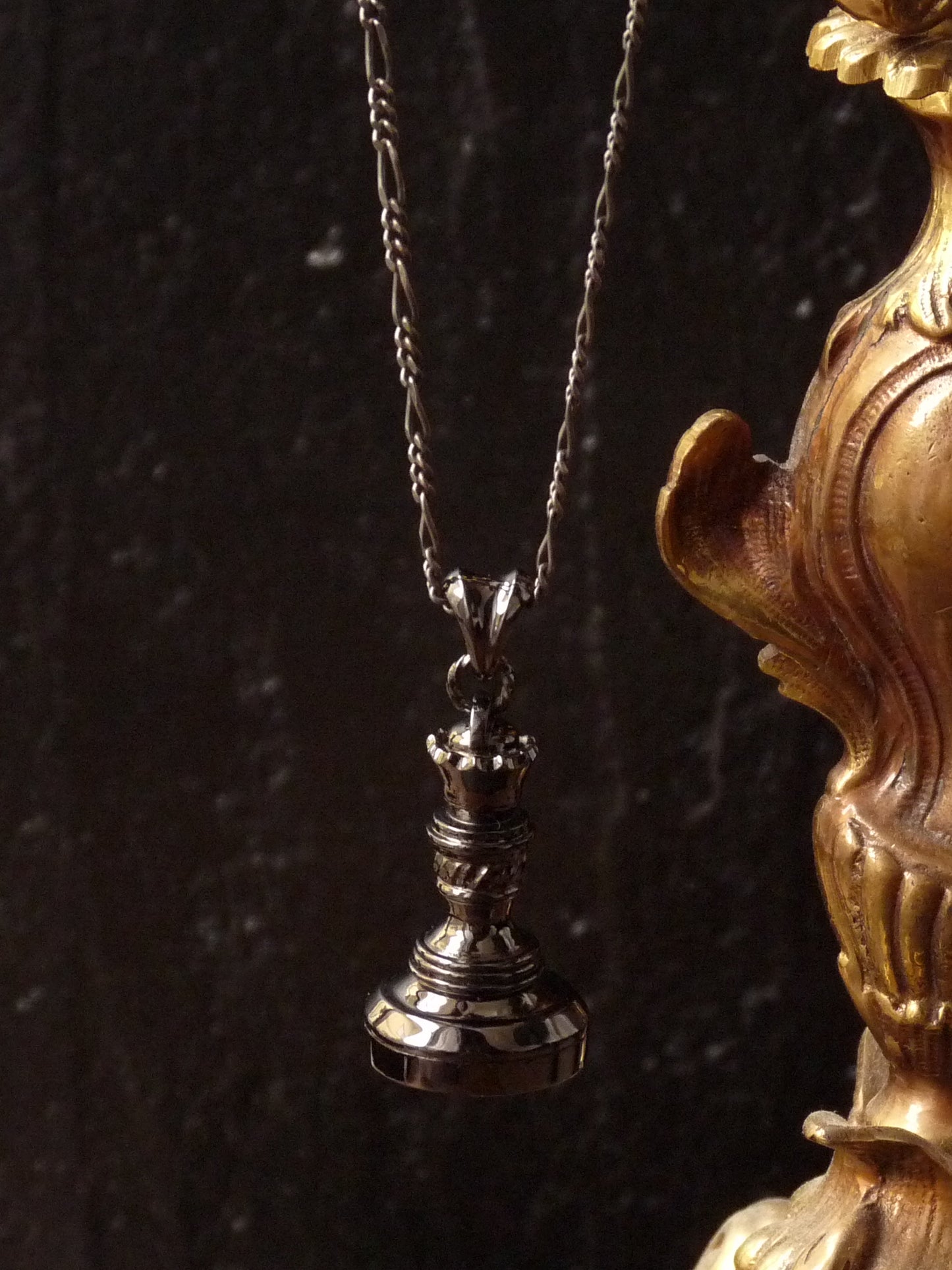 QFO062 Sealing Stamp Pendant