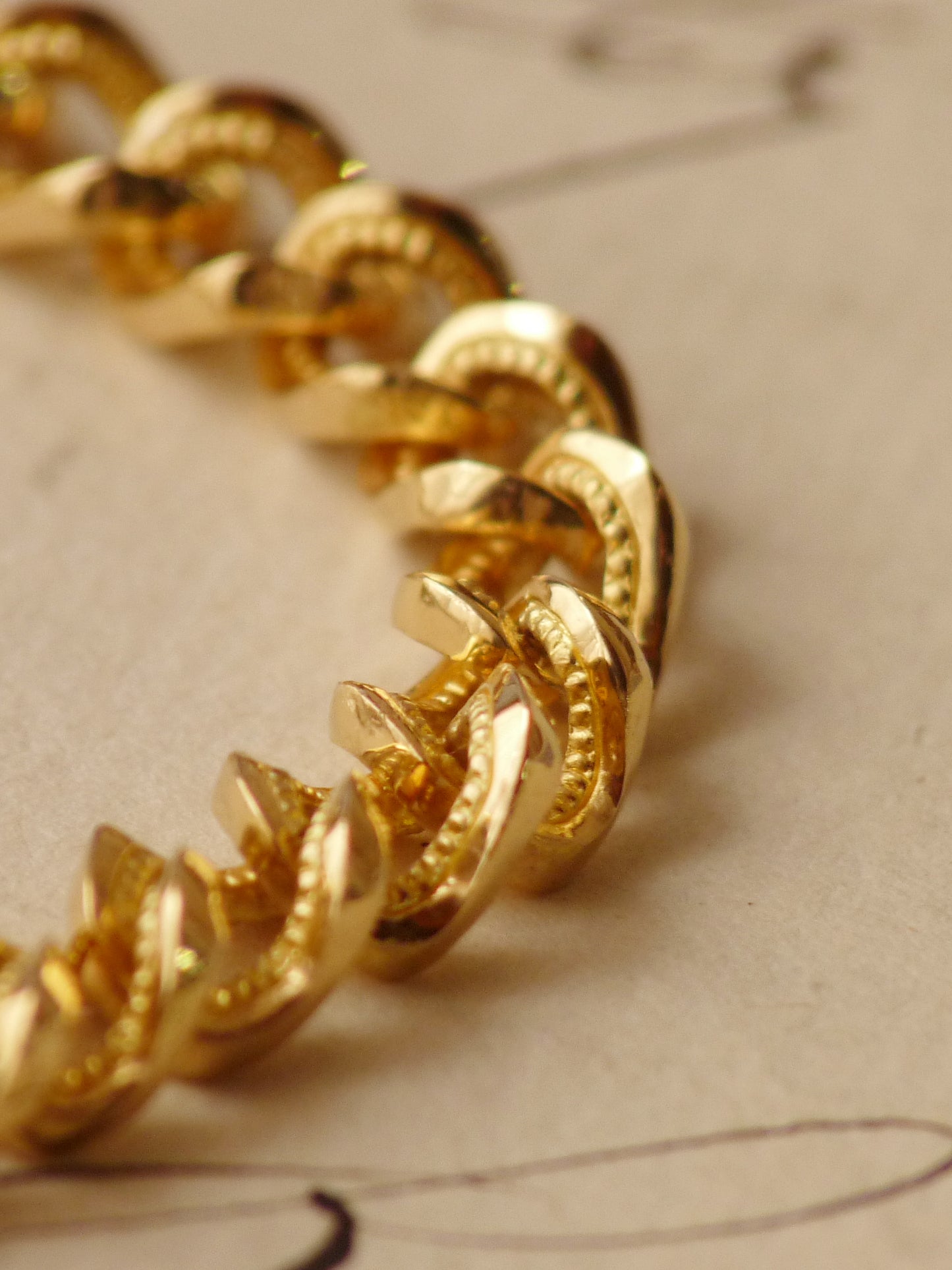 QFO030 Gold Bracelet