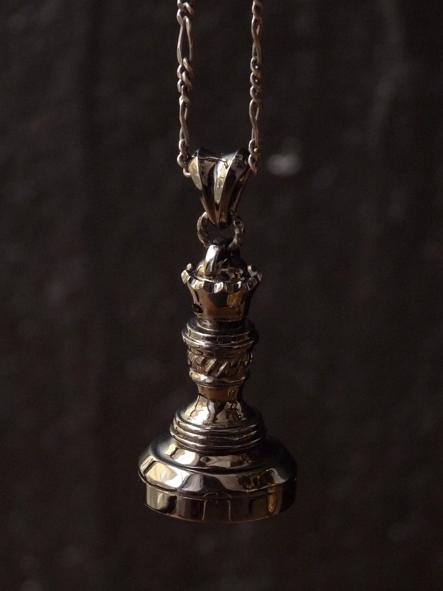 QFO062 Sealing Stamp Pendant