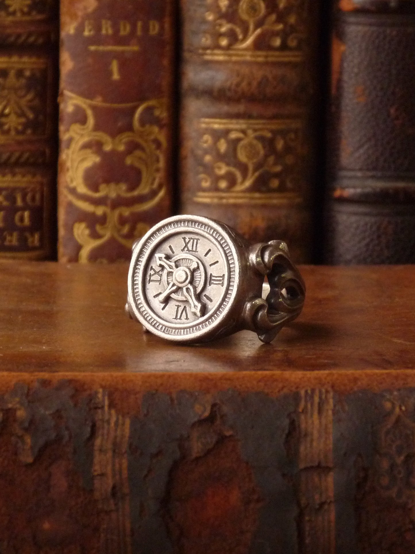 QFO003 Antique Watch Ring