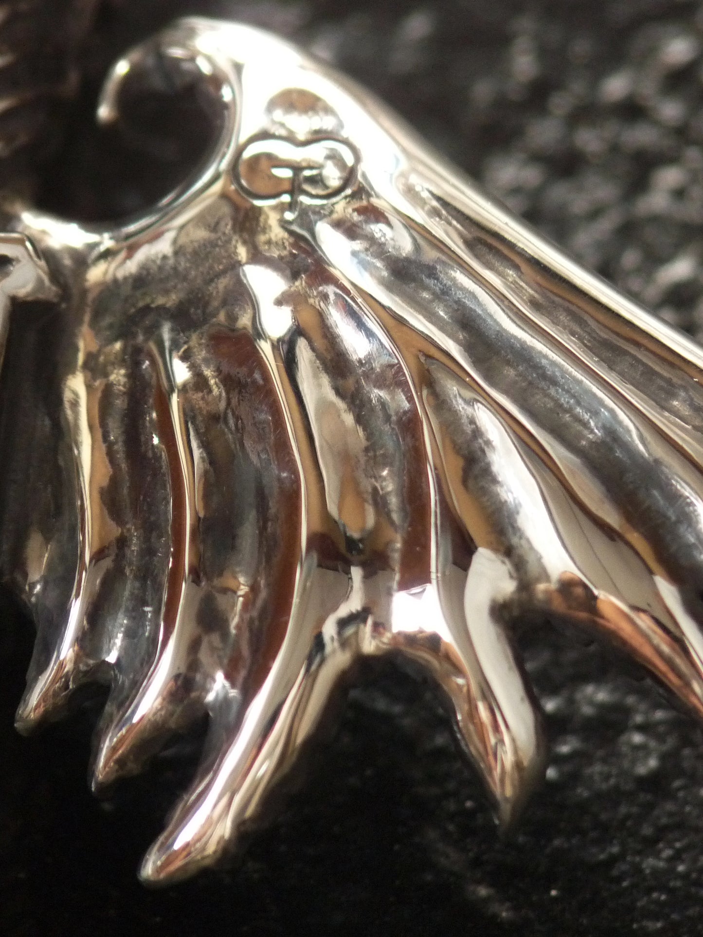 QFO067 Skull Sword Pendant