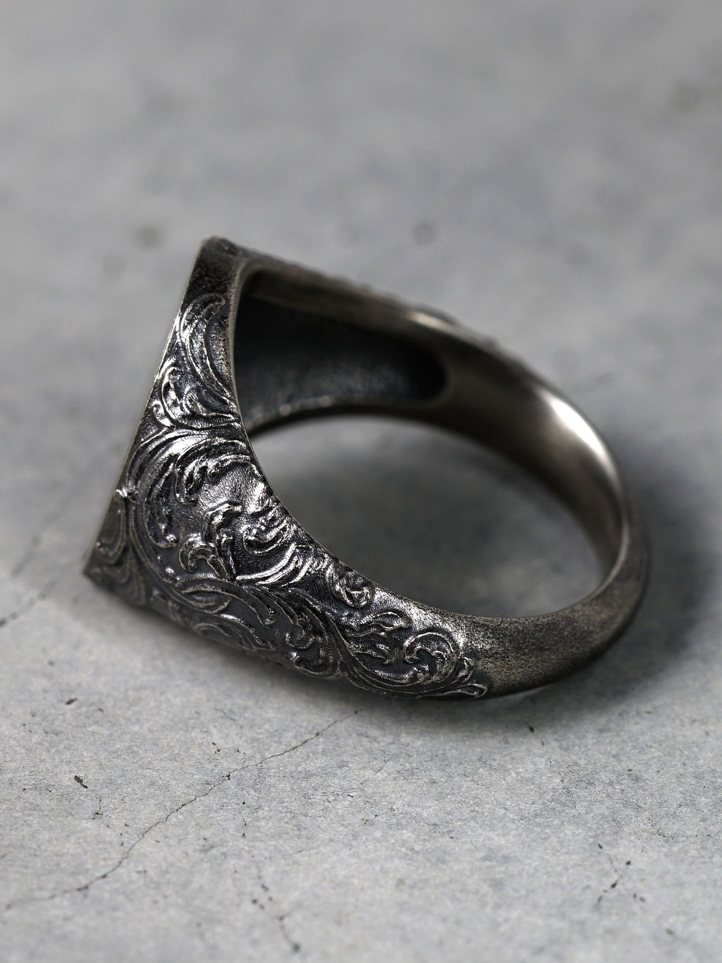 QR36SA Scroll Signet Ring 'Oval' S Antique ver.