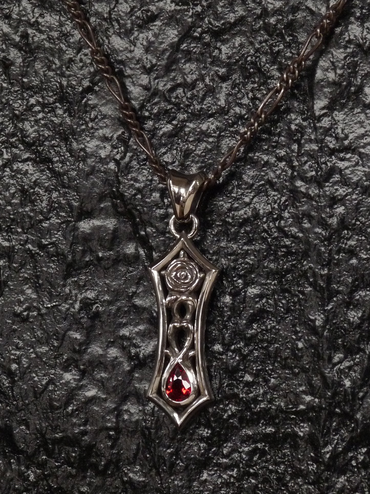QFO057 Rose Pendant