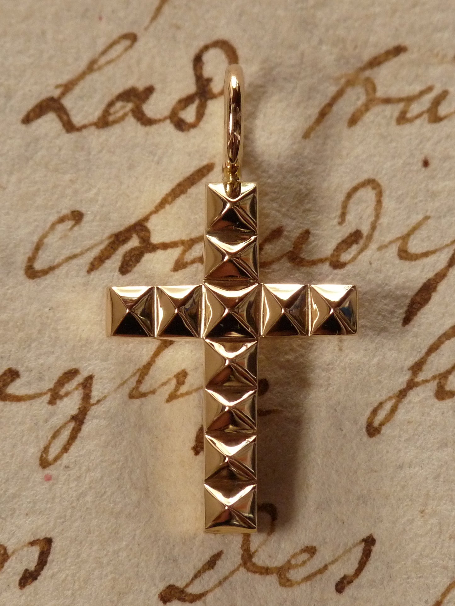 QFO074 Studs Pendant