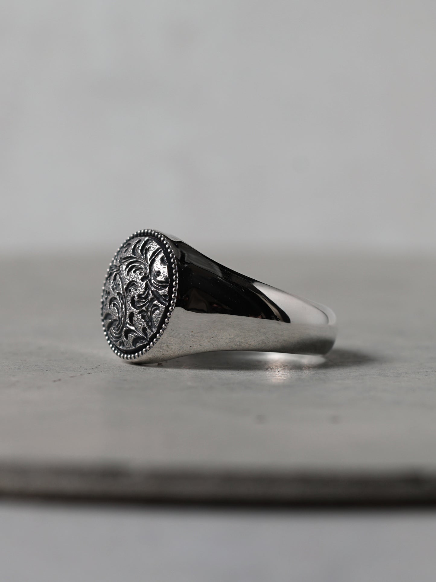 QR37MP Scroll Signet Ring 'Round' M Polish ver.