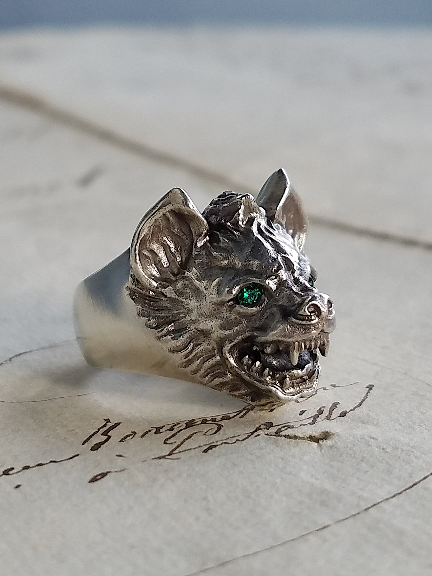 QFO039 Hyena Ring