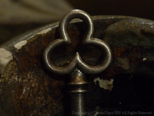 QN06 Brocante Key Necklace E