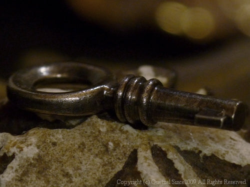 QN08 Brocante Key Necklace G