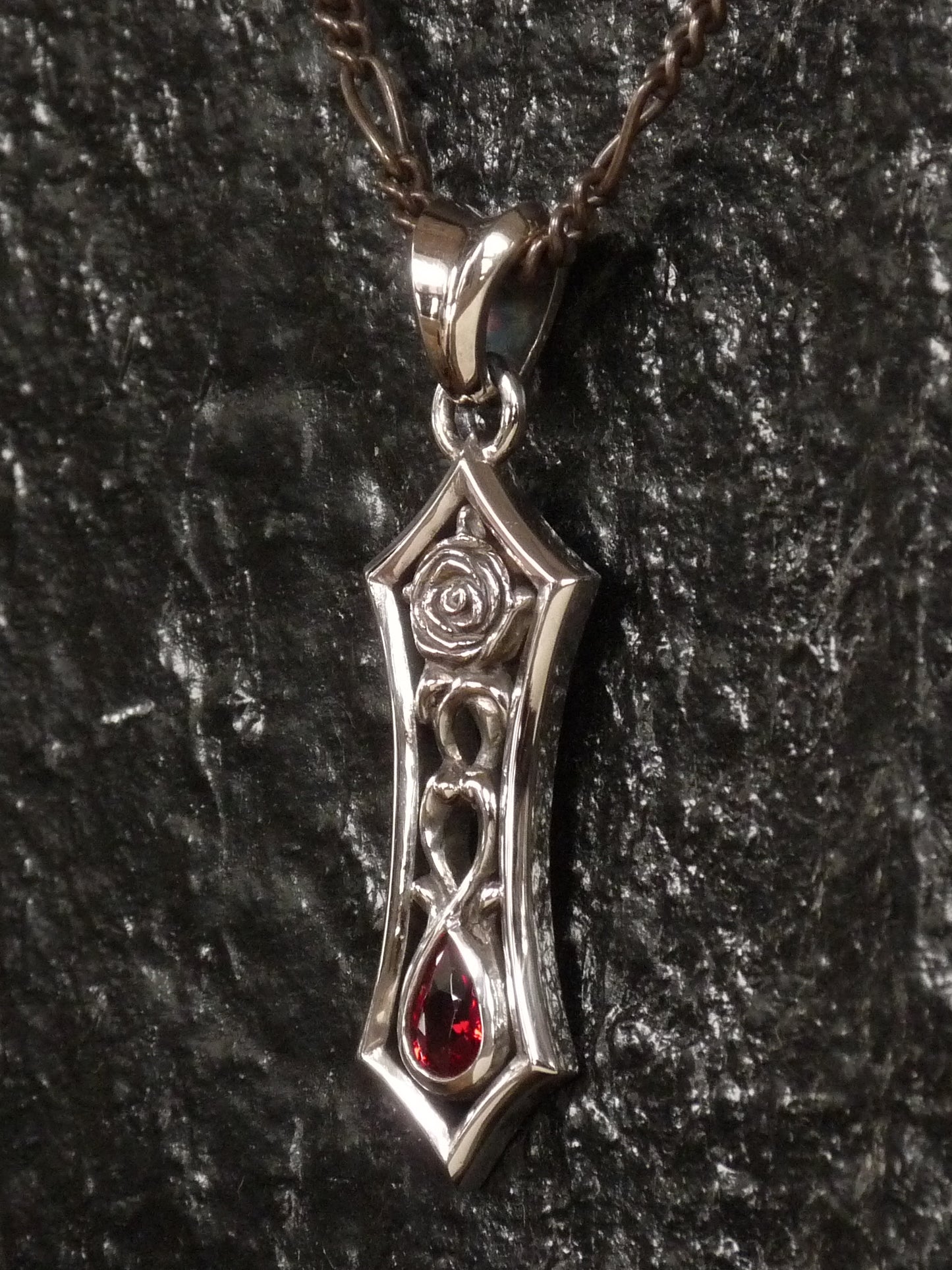 QFO057 Rose Pendant