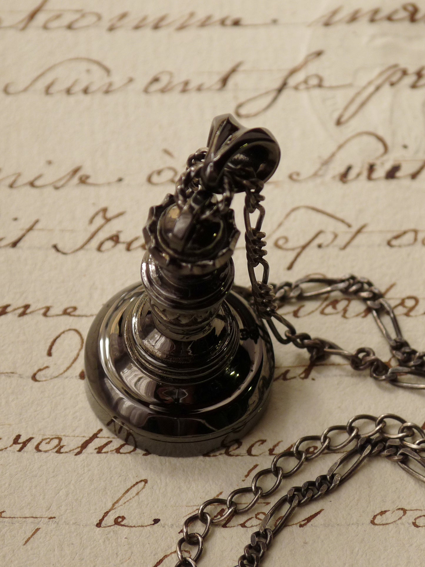 QFO062 Sealing Stamp Pendant