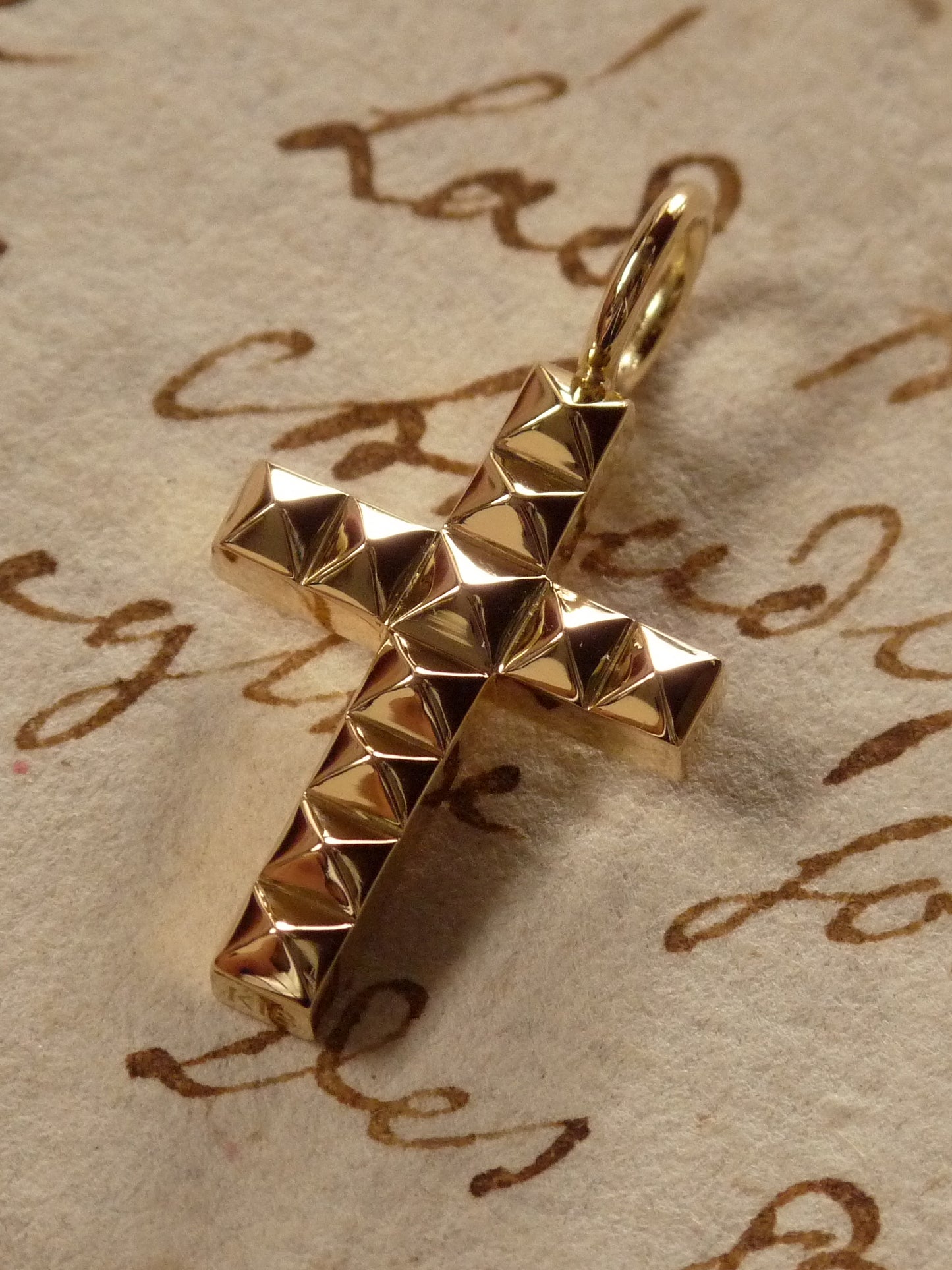 QFO074 Studs Pendant