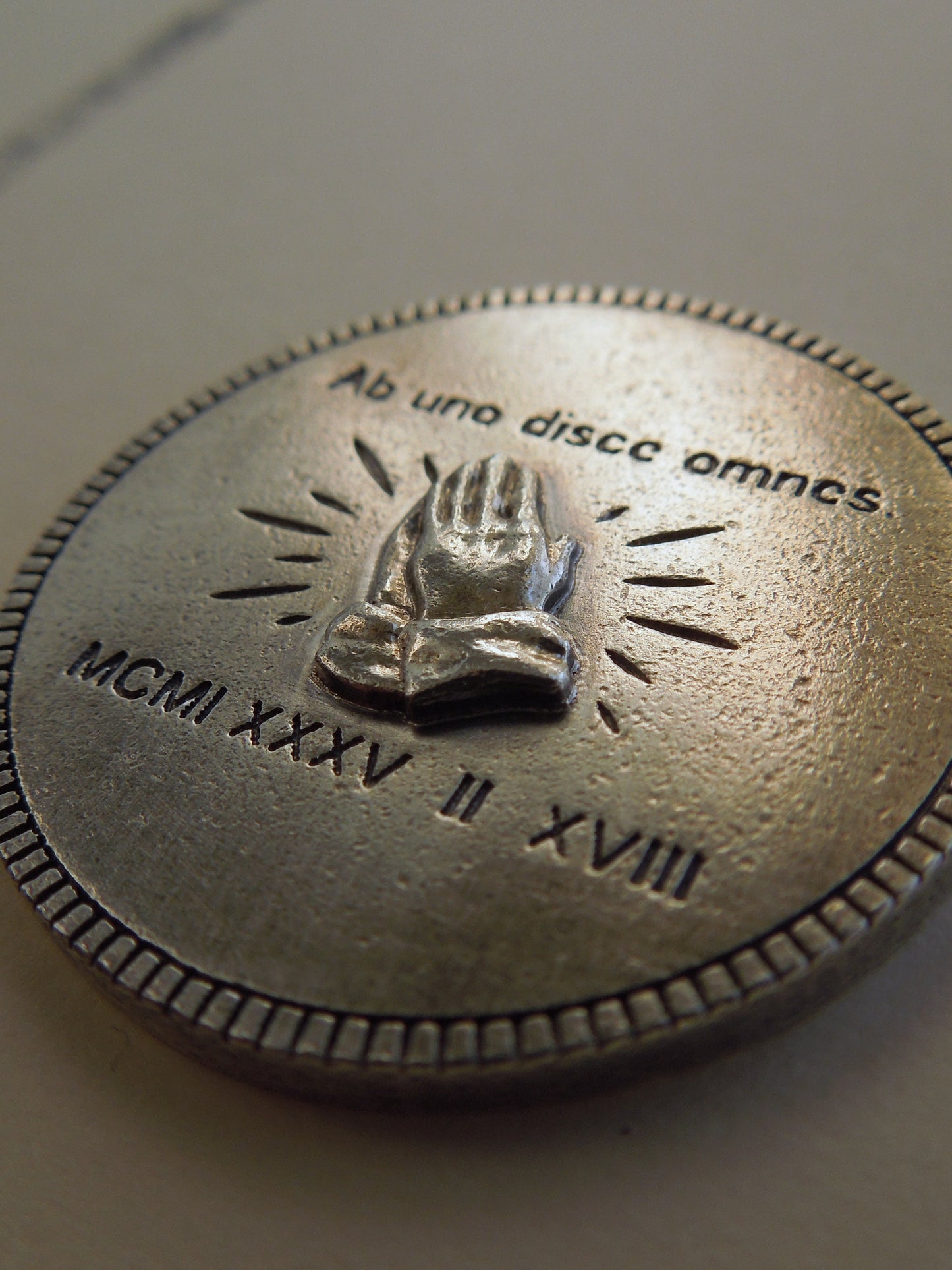 QFO055 Praying Hands Coin