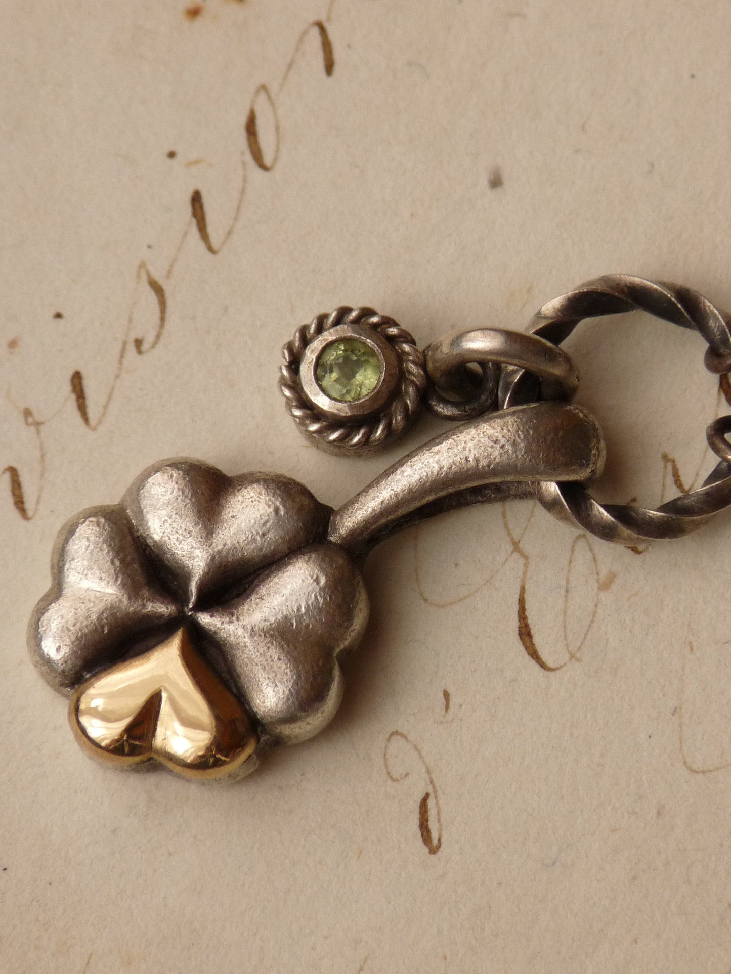 QFO012 Clover Pendant