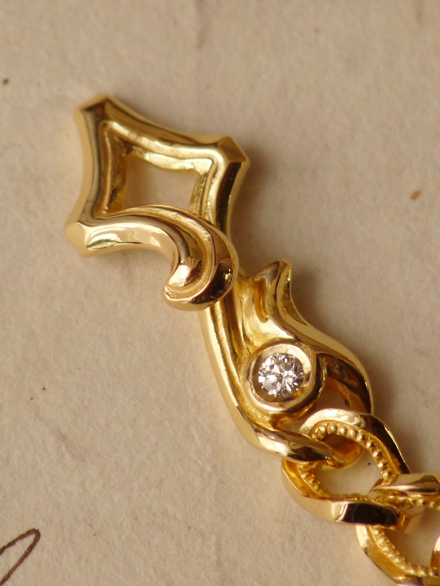 QFO030 Gold Bracelet