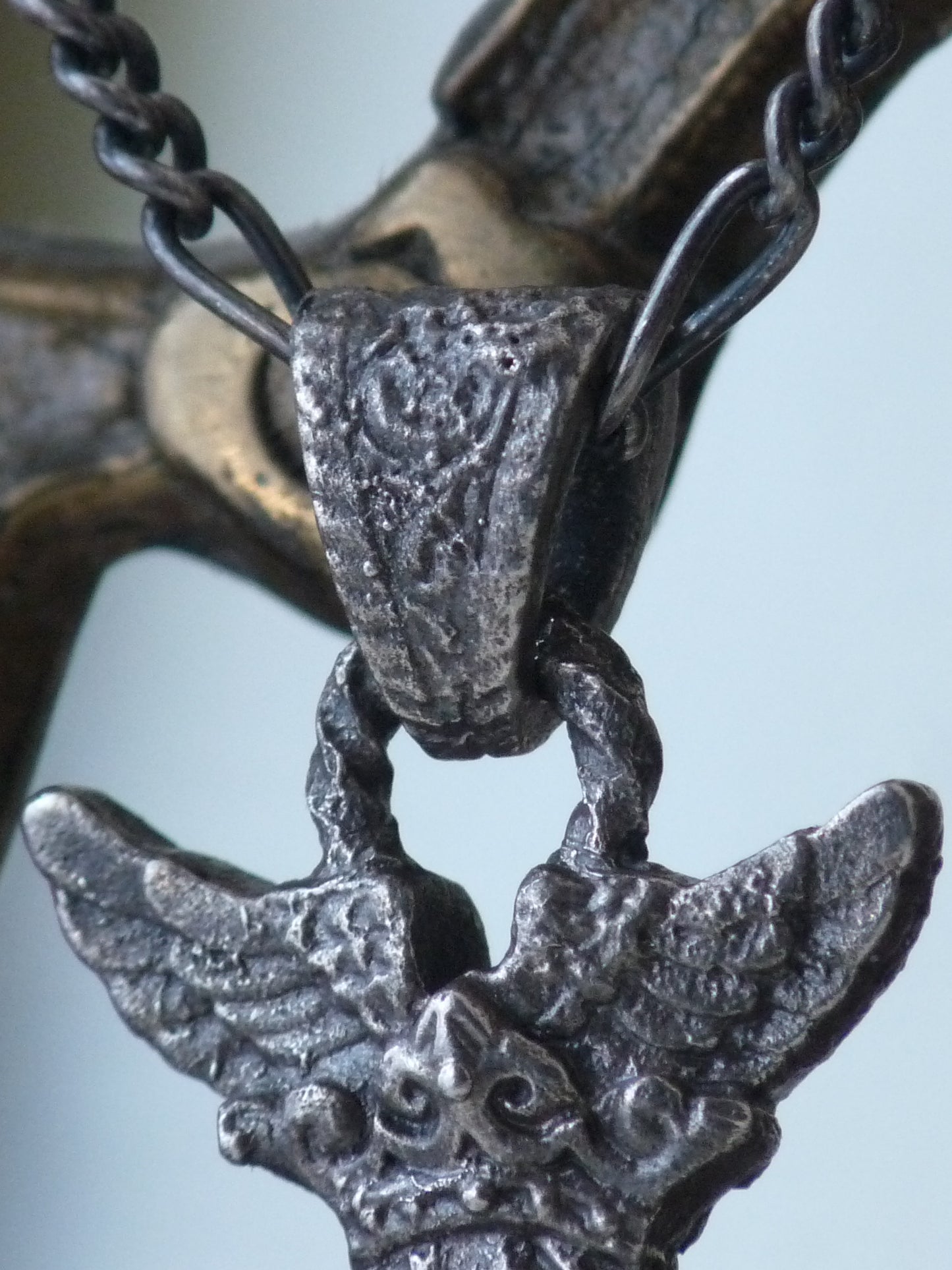 QSO28 Crest Pendant Custom