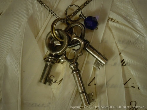 QN08 Brocante Key Necklace G