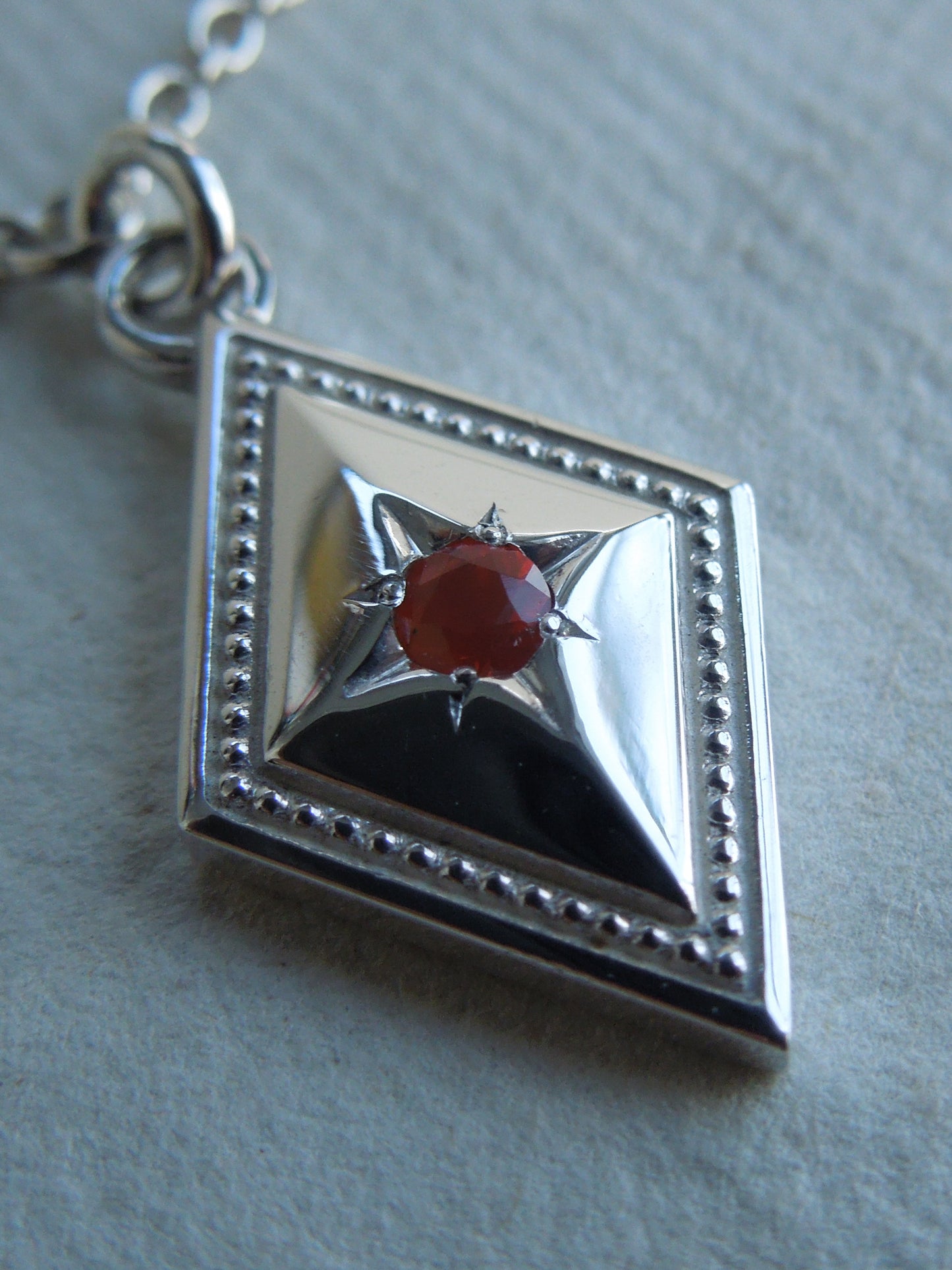 QFO056 Rhombus Necklace