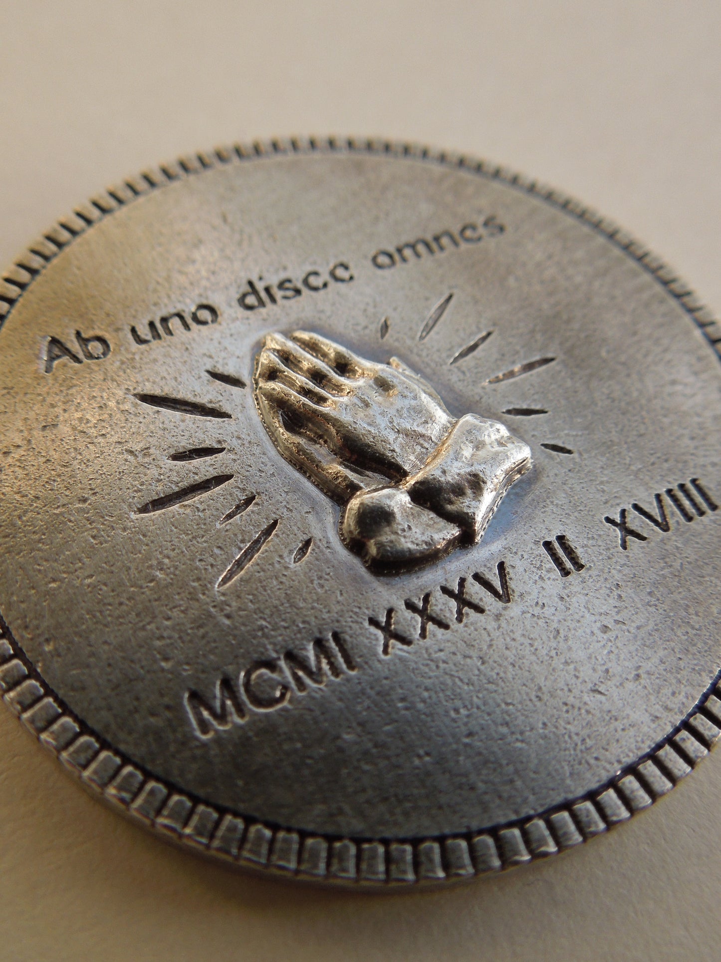 QFO055 Praying Hands Coin