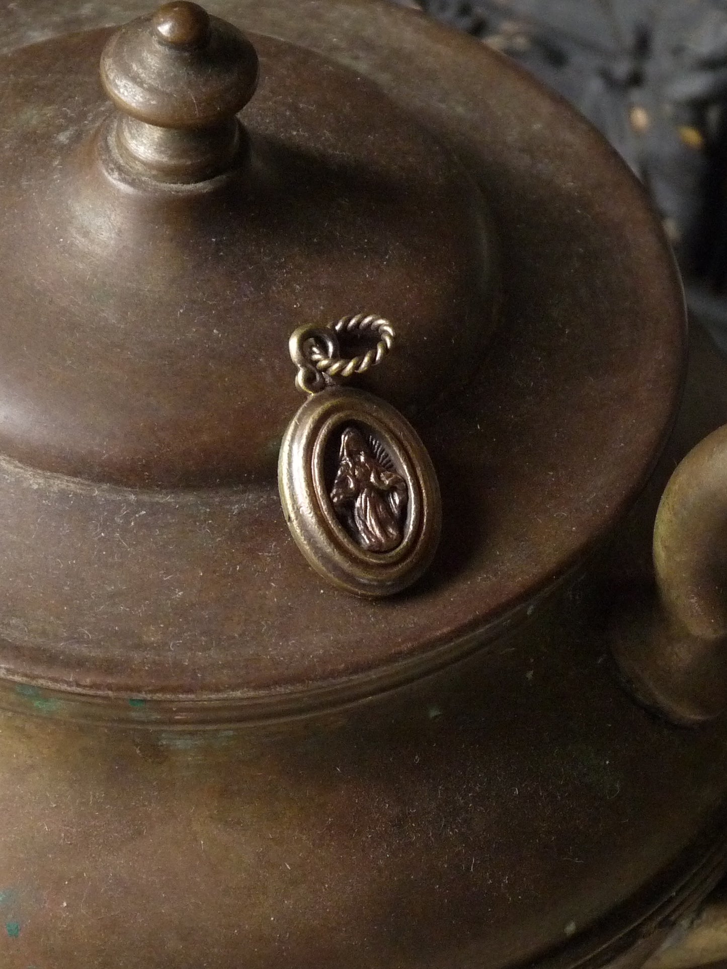 QFO049 Novelty Charm 2