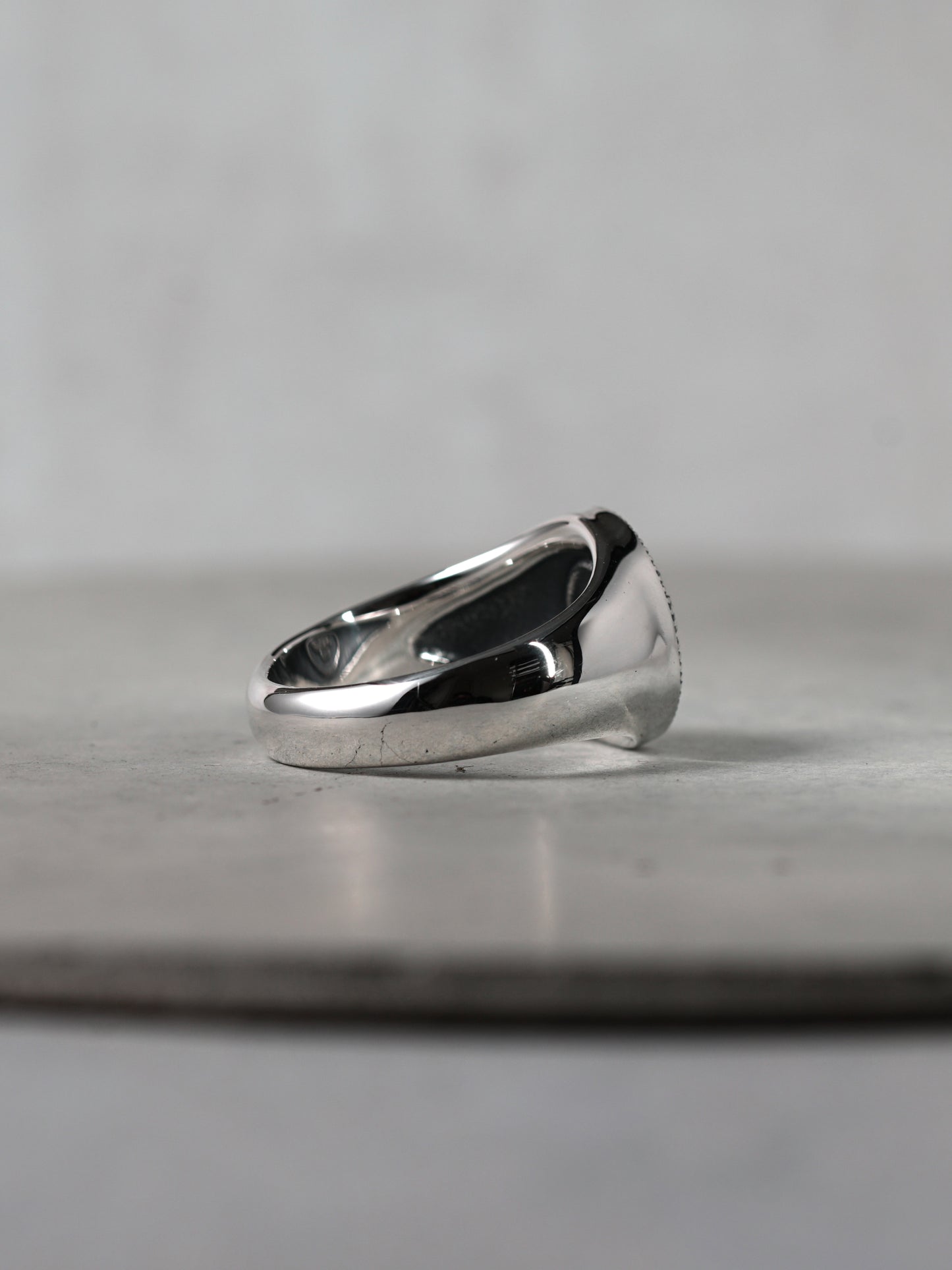 QR37MP Scroll Signet Ring 'Round' M Polish ver.
