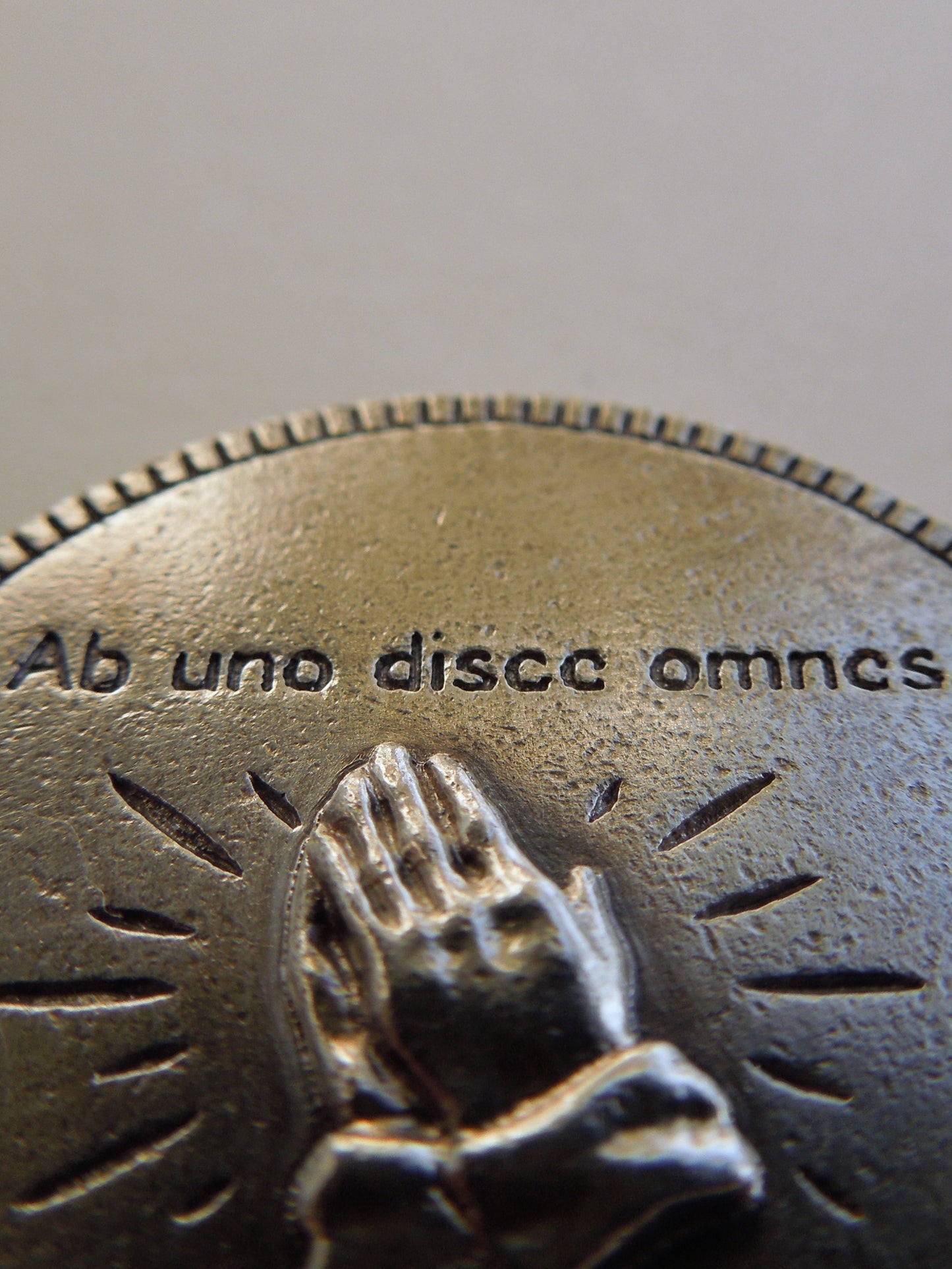 QFO055 Praying Hands Coin