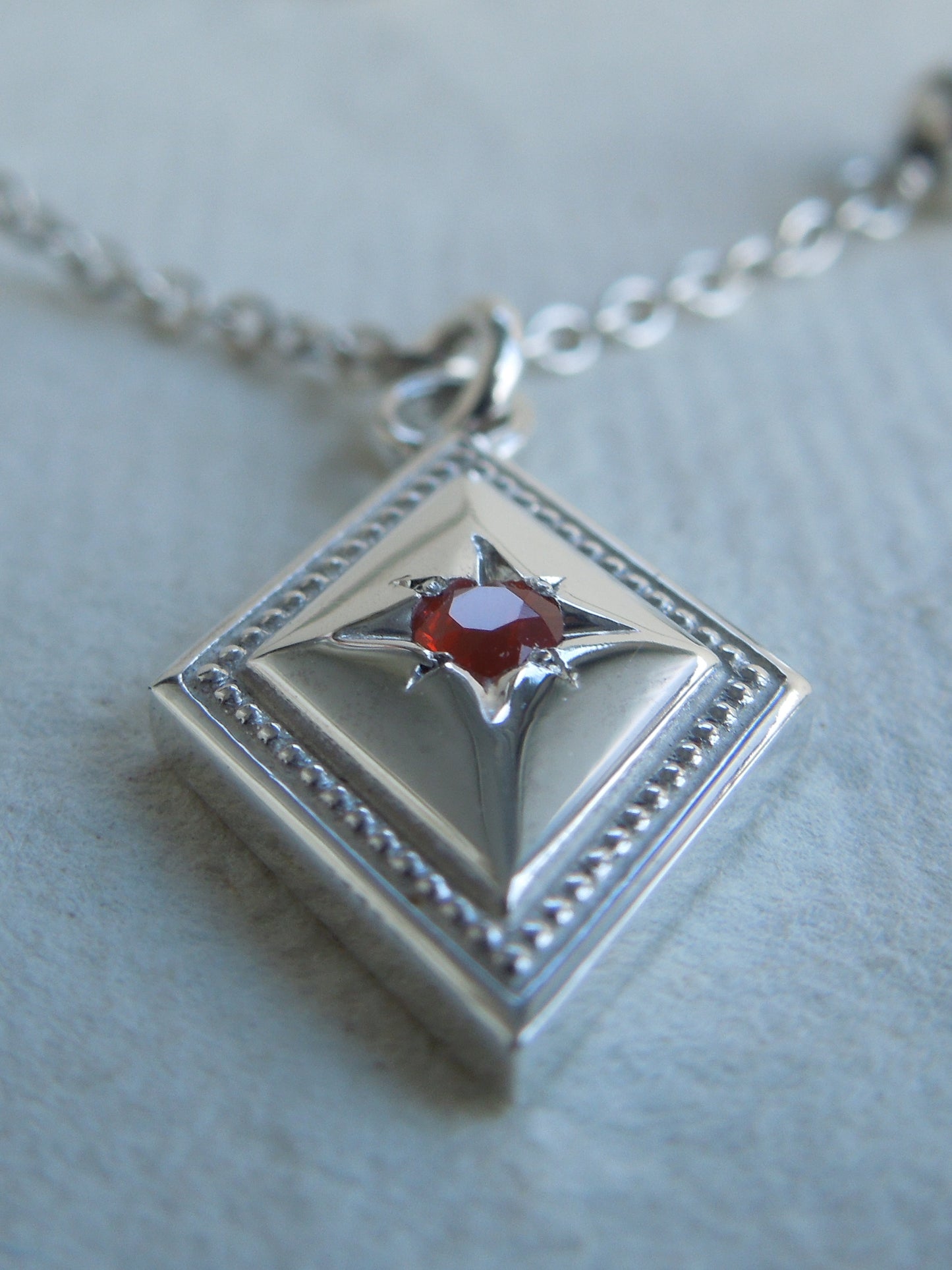QFO056 Rhombus Necklace