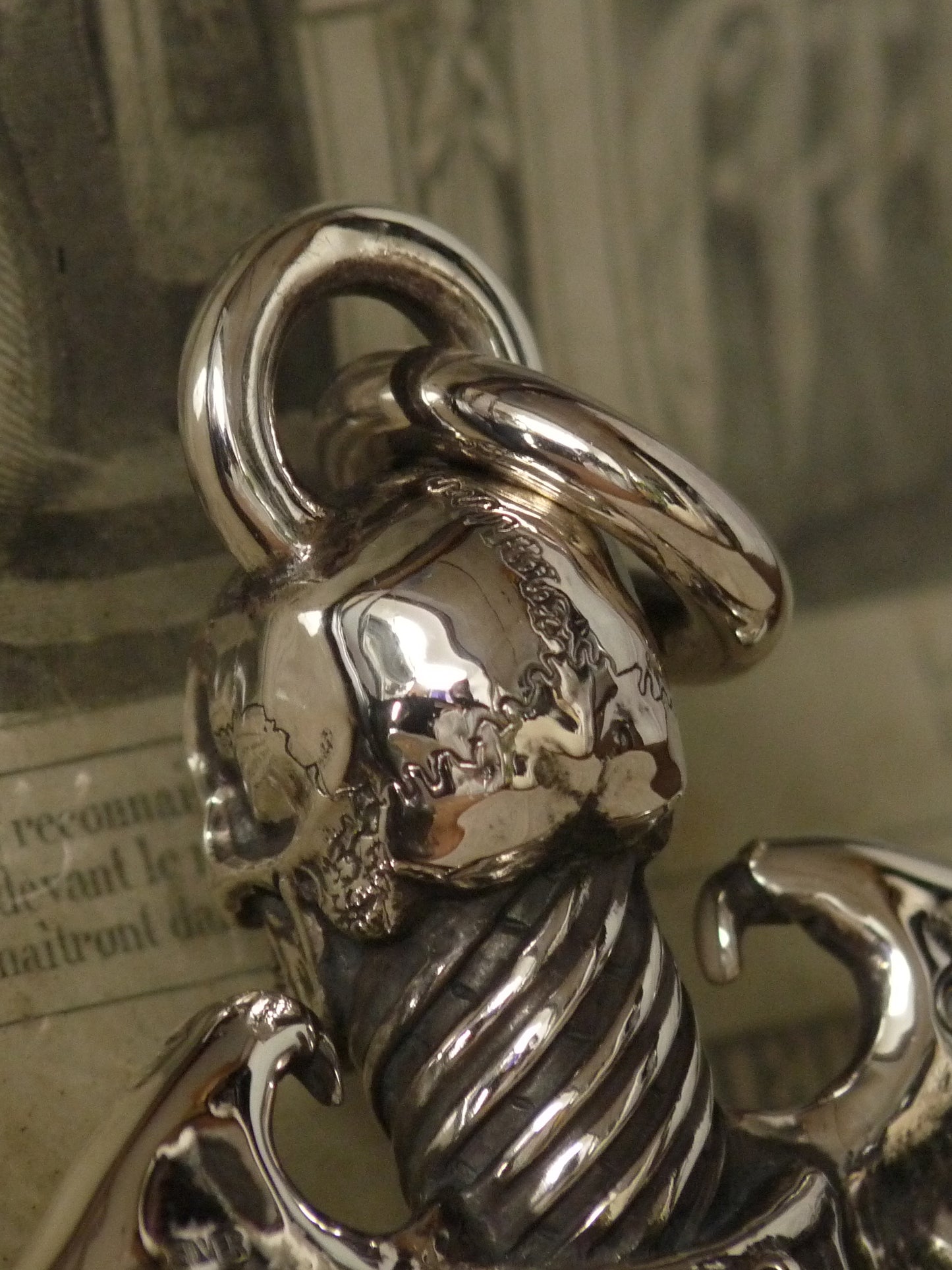 QFO067 Skull Sword Pendant