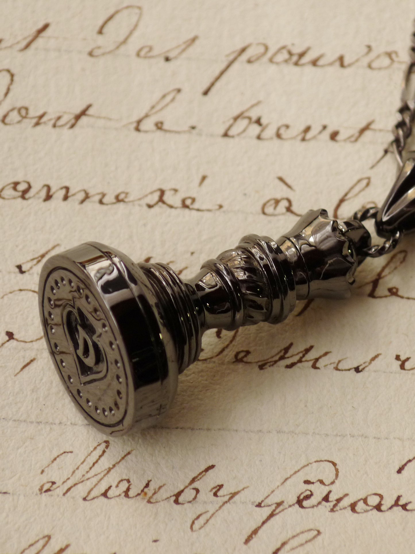 QFO062 Sealing Stamp Pendant