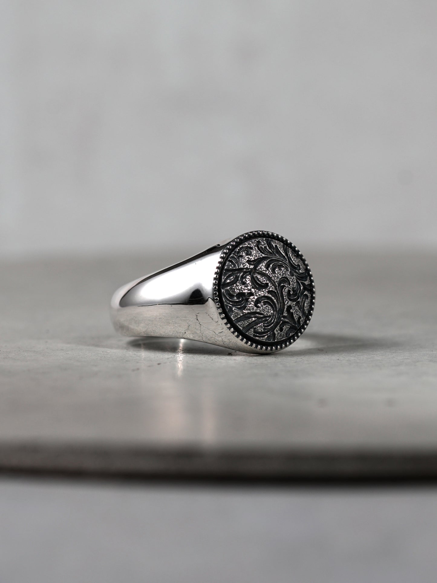 QR37MP Scroll Signet Ring 'Round' M Polish ver.