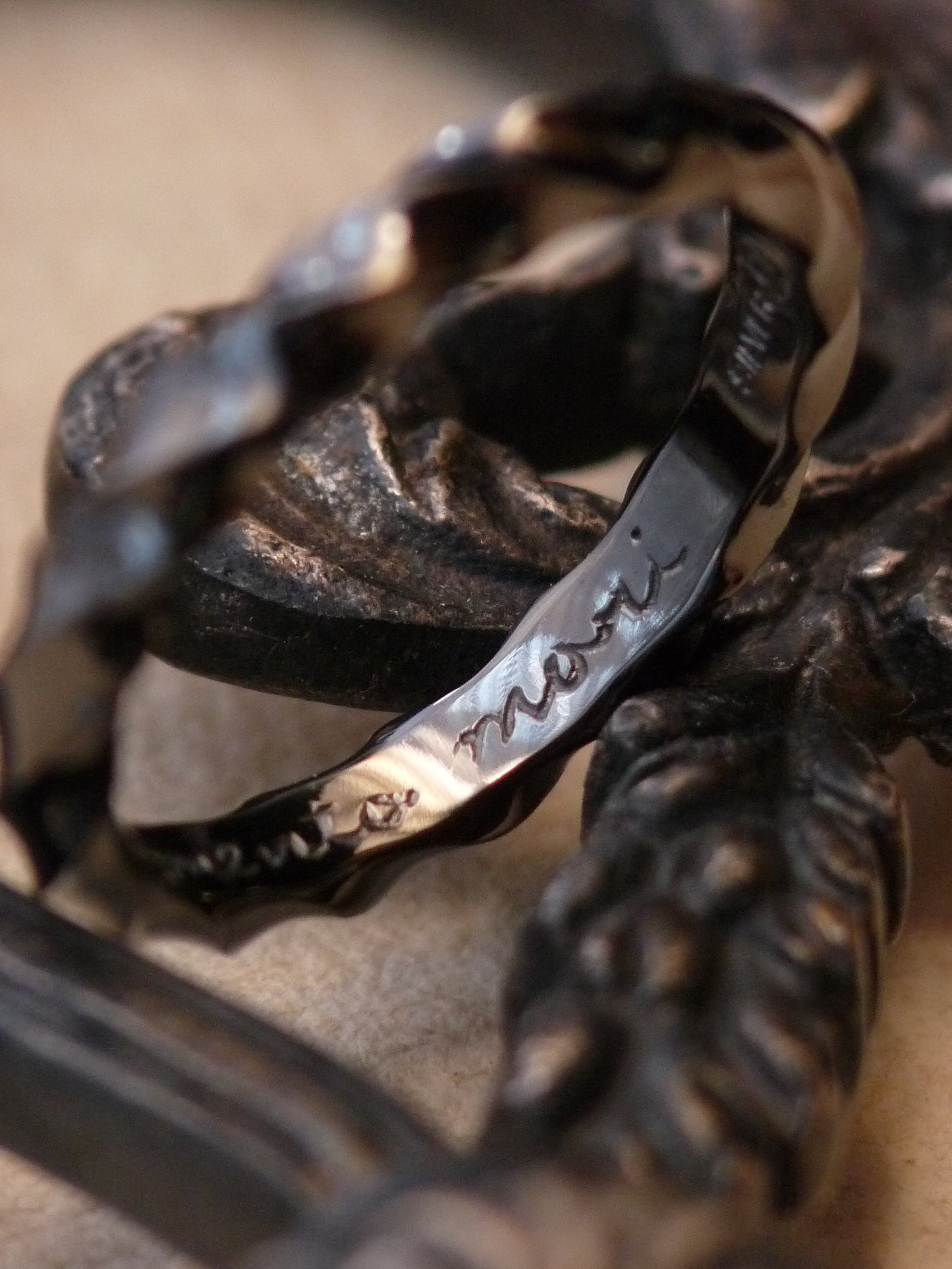 QSO154 Twist Ring Black Custom