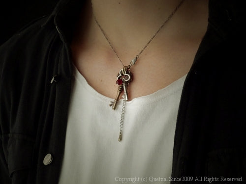 QN06 Brocante Key Necklace E
