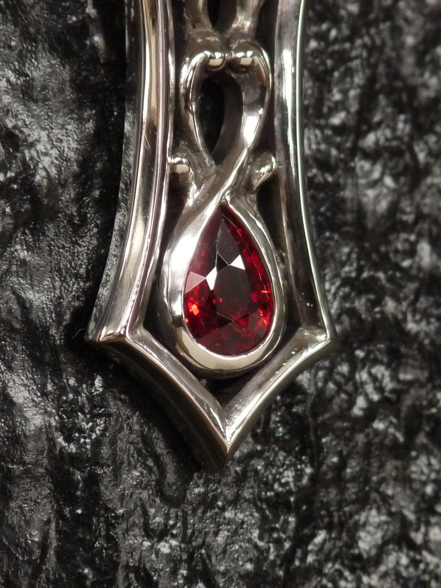 QFO057 Rose Pendant