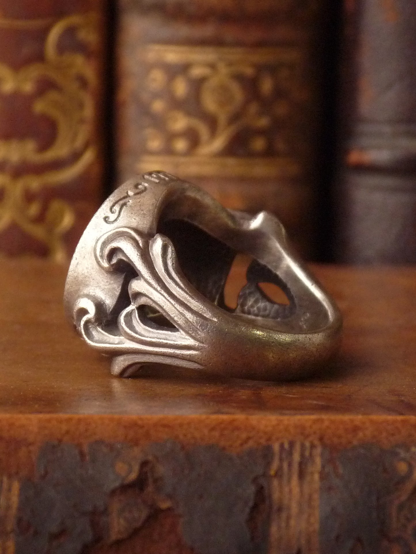 QFO003 Antique Watch Ring