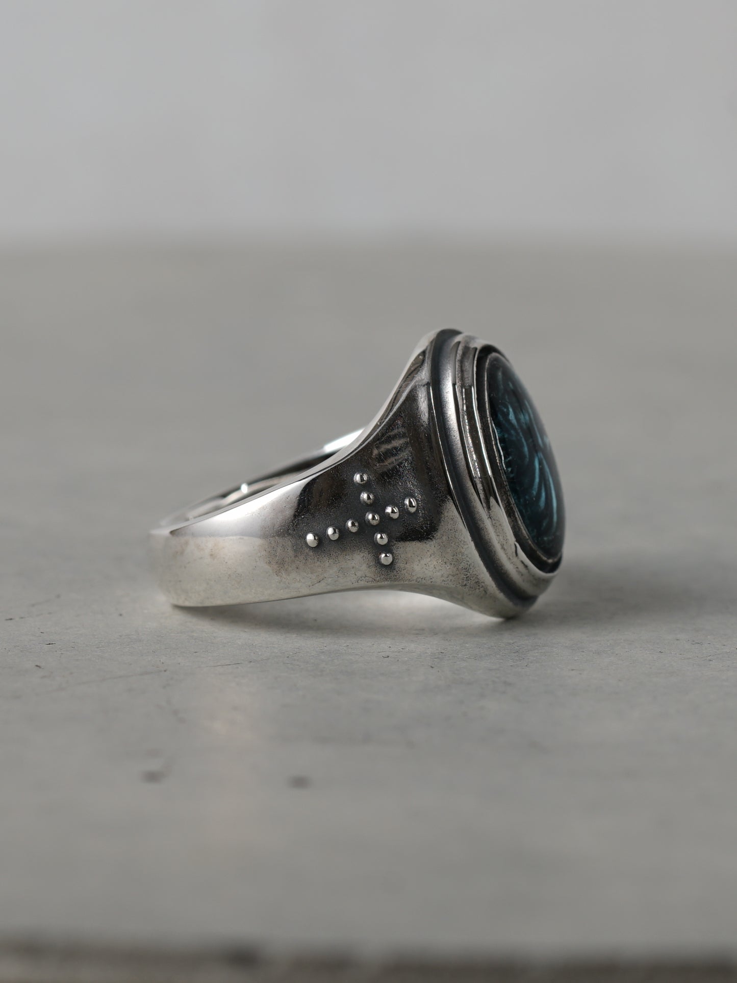 QR23RP Small Maria Oval Ring Resin and Polish ver.