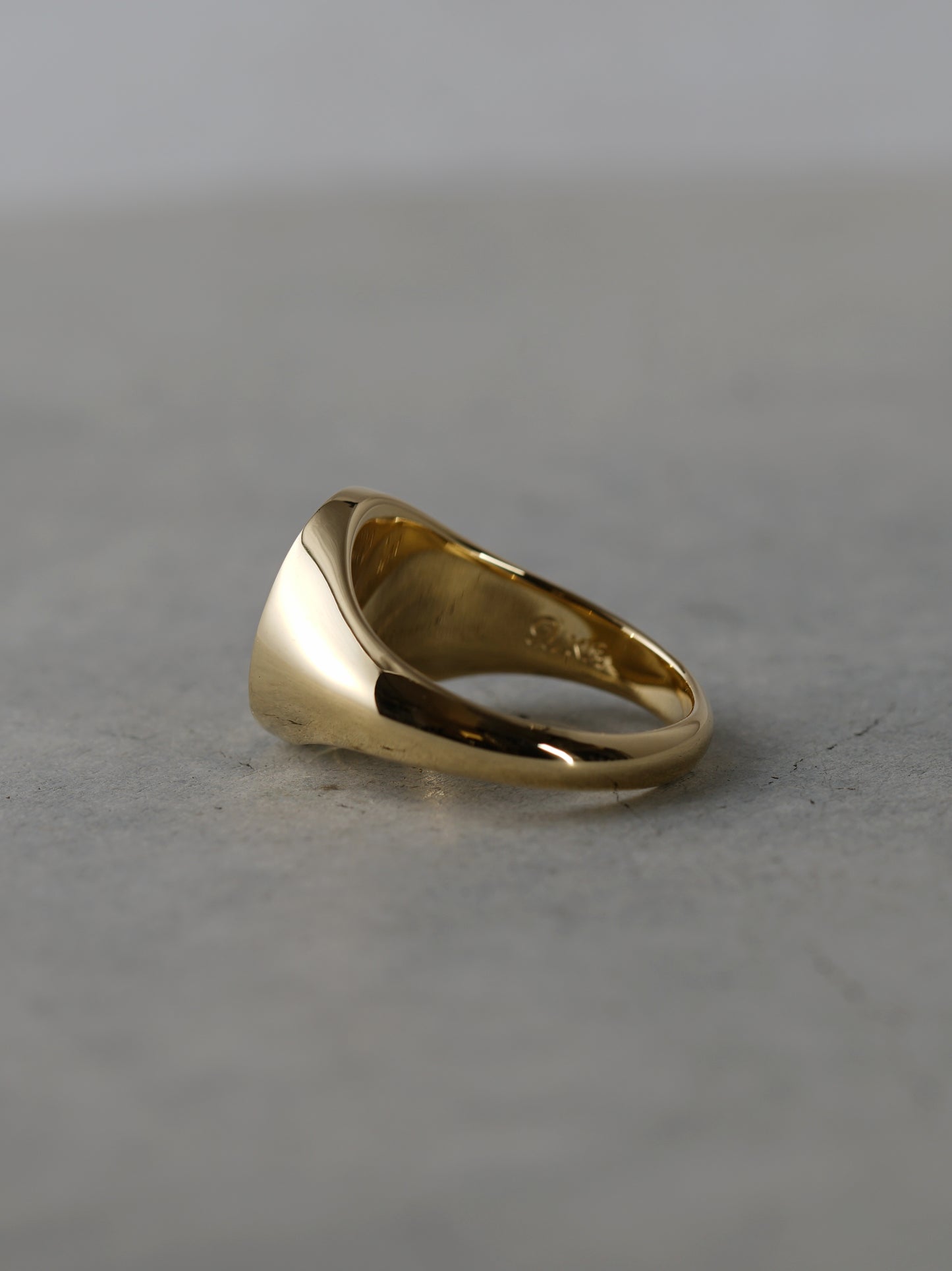 QFO076 K18 Signet Ring