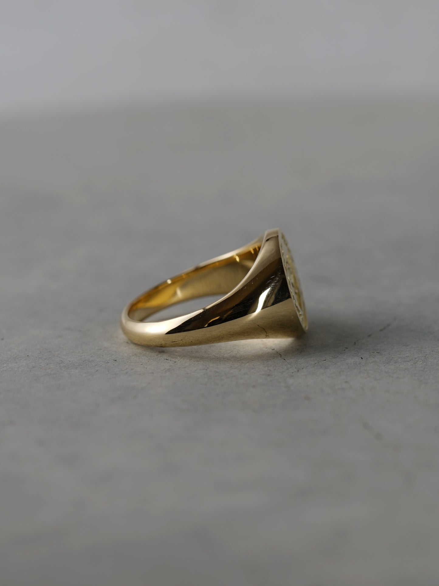QFO076 K18 Signet Ring