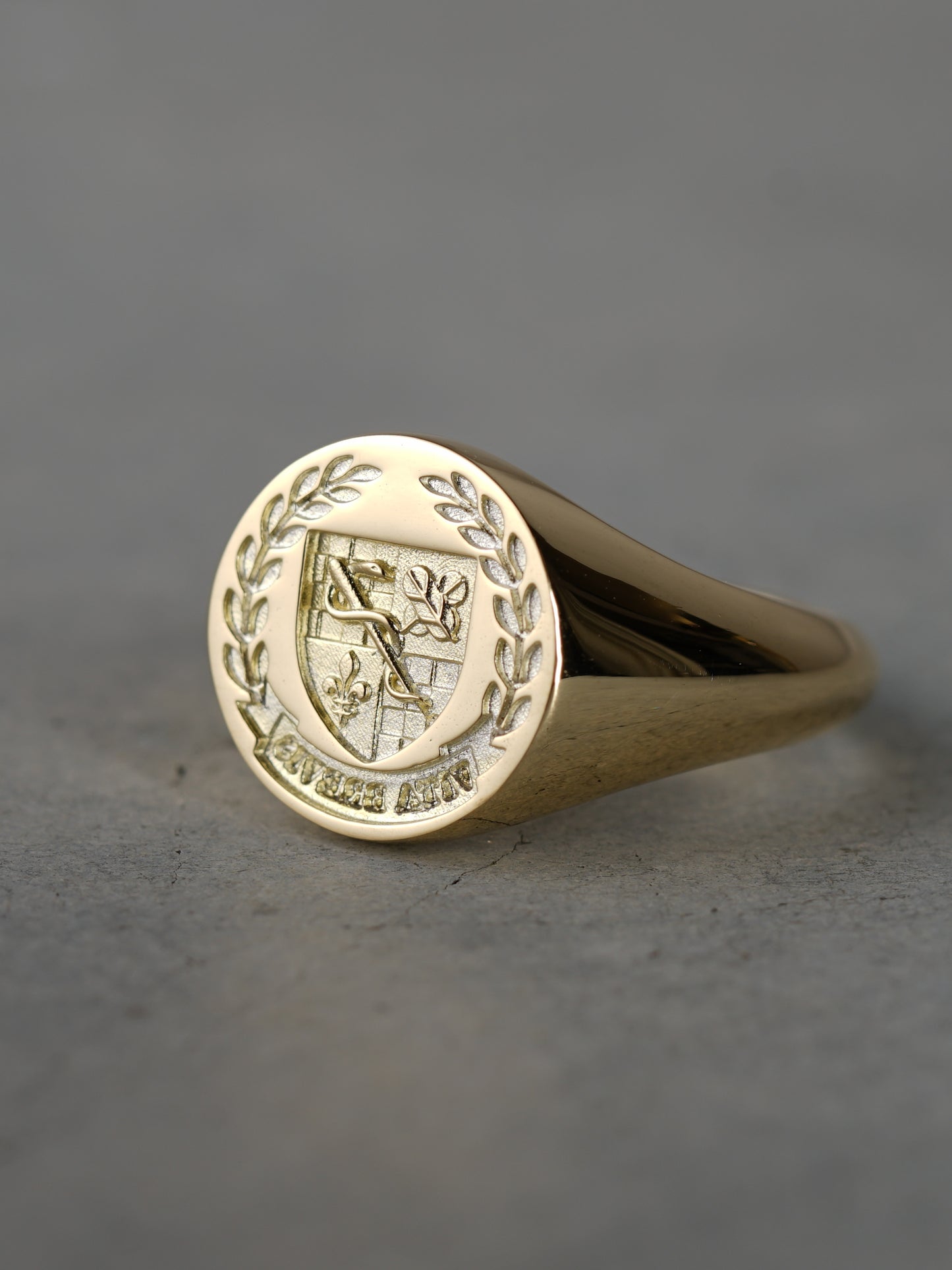 QFO076 K18 Signet Ring