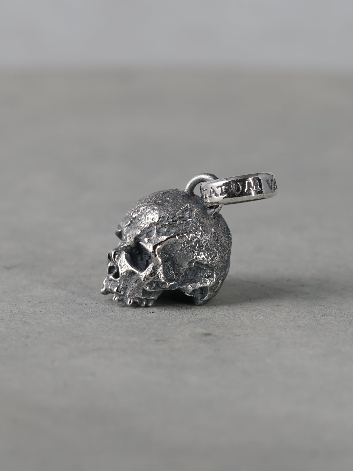 QN24P Vanitas Pendant Polish ver.
