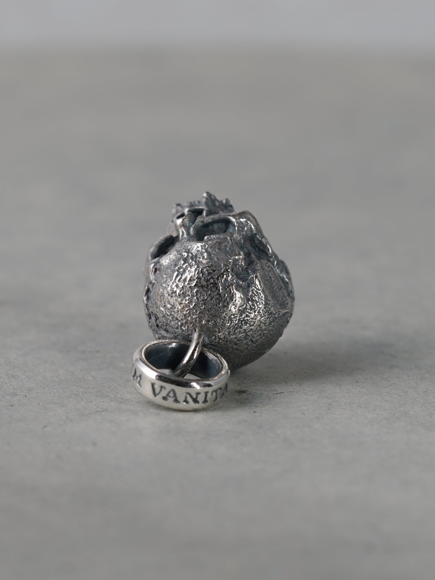 QN24P Vanitas Pendant Polish ver.